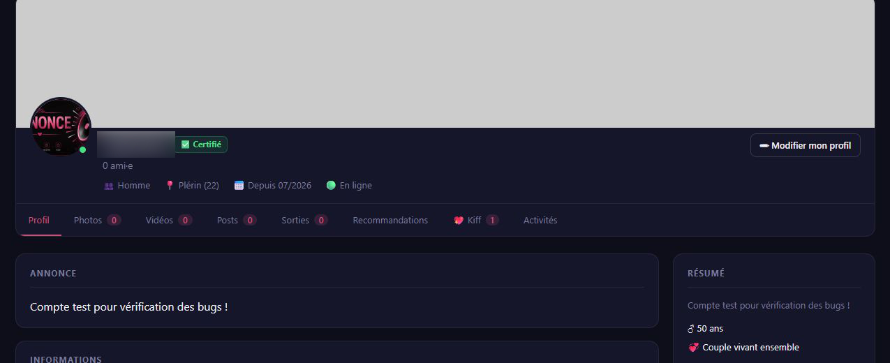 Fiche profil avec en-tête, informations et onglets